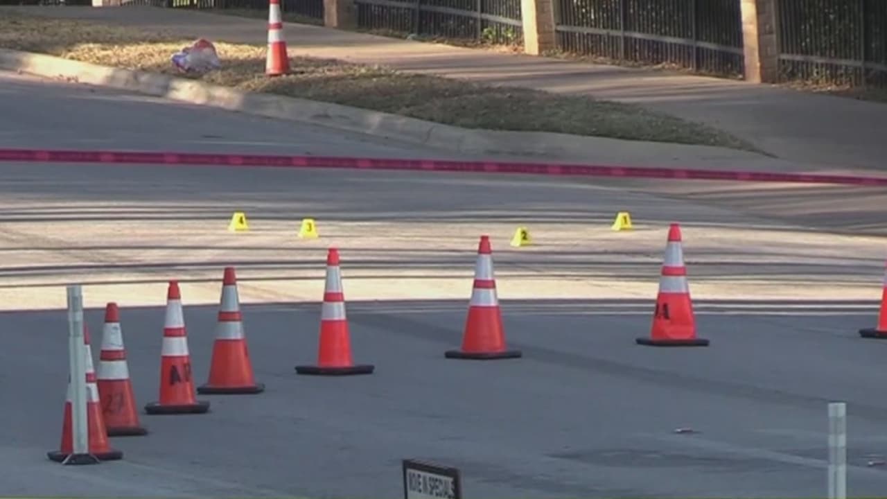 Familiares y amigos crearon un altar para un hombre que murió a manos de policías de Austin en medio de un incidente que continúa bajo investigación.