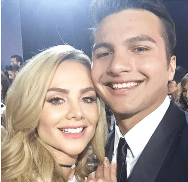 "Entré a casa llorando. Yo le dije a mi papá, estoy embarazada. Él yo creo que se sentía como triste. Mi mamá se enojó conmigo, pues se sentía decepcionada, pero al final del embarazo nos reconciliamos y me pidió que no dejara de estudiar y fue un gran apoyo para mí", comentó Ximena en una emisión de 'Despierta América'.