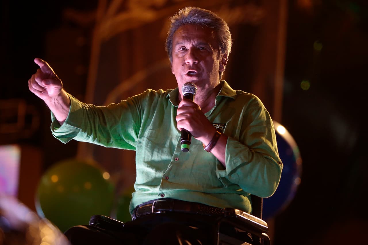 El candidato oficialista Lenín Moreno aparece al frente de las últimas encuestas pero sin la mayoría suficiente para evitar una segunda vuelta.