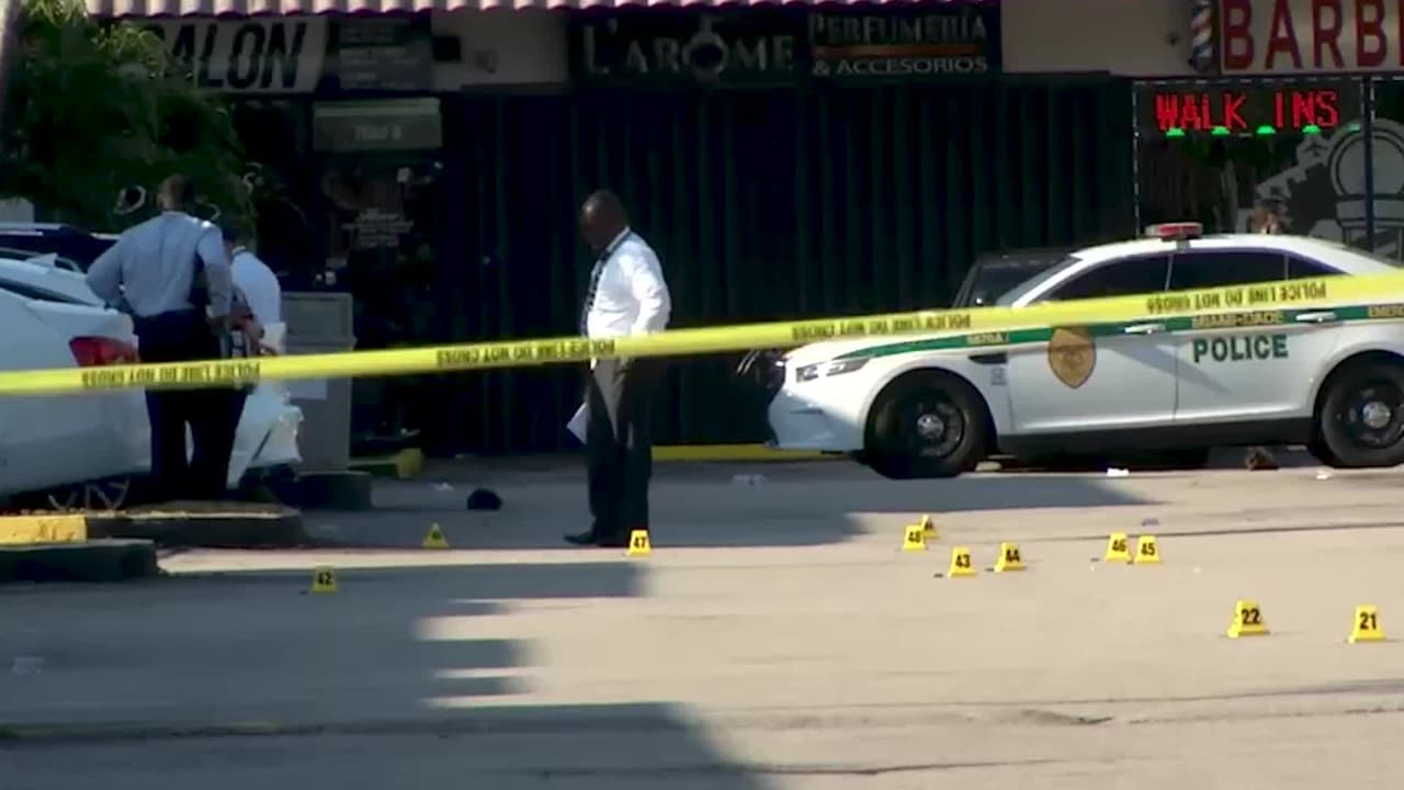 “Nunca ha pasado algo así, es algo diferente”: comerciantes en donde ocurrió el tiroteo masivo en Miami-Dade
