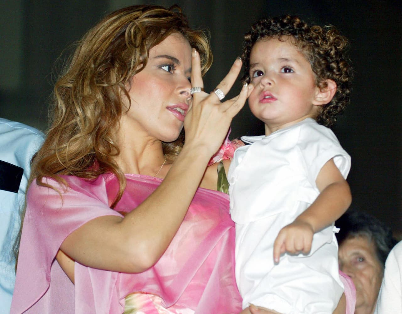 Aunque el parecido del joven con su padre es innegable, Gloria Trevi jamás lo aceptó. Por otro lado, la cantante se negó a revelar la identidad del padre de su hijo a menos que Ángel Gabriel se lo pregunte, publicó el diario Reforma.