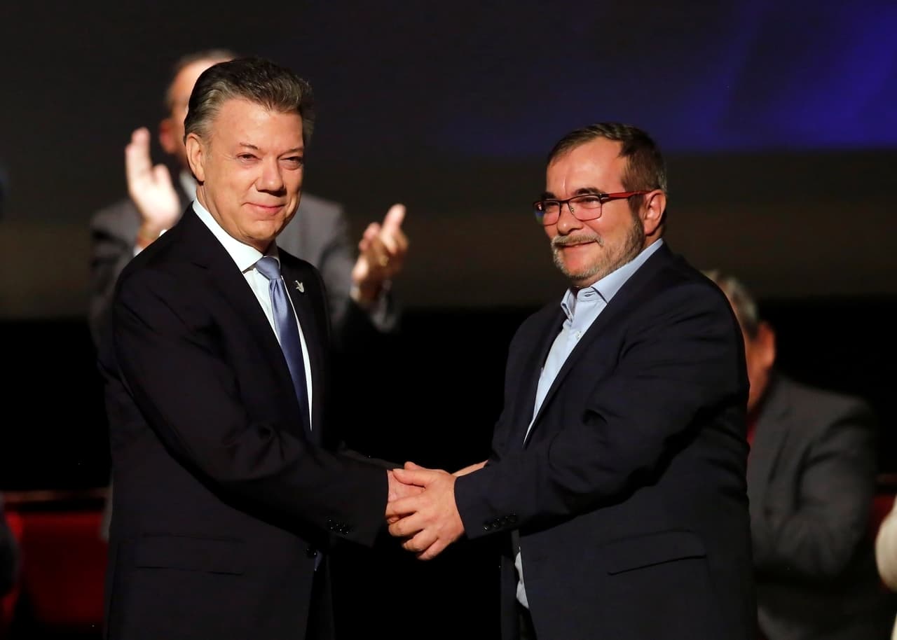 Corte de Colombia permite implementar por la vía rápida el nuevo acuerdo de paz con las FARC