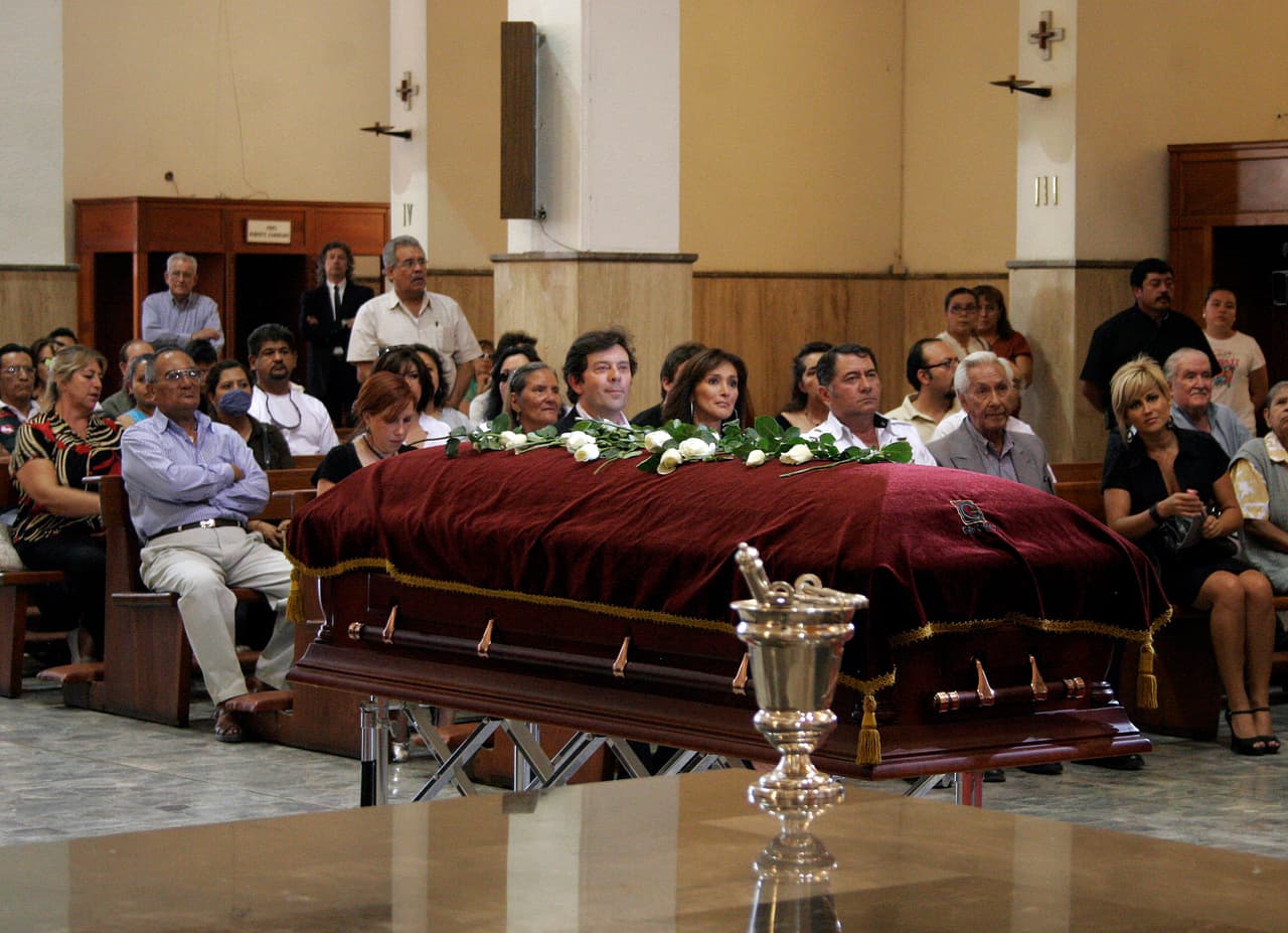 <b>Don Manuel Capetillo</b> murió el 5 de mayo de 2009 rodeado de todos sus hijos y recibiendo la bendición de manos de
<b>Manuel jr. </b>