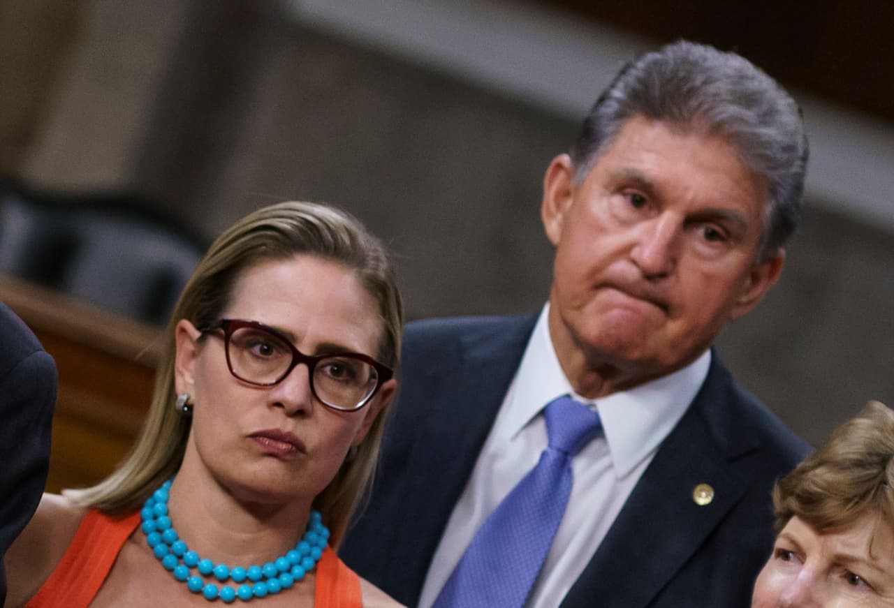 Estos dos senadores demócratas tienen en jaque los dos grandes planes de Joe Biden