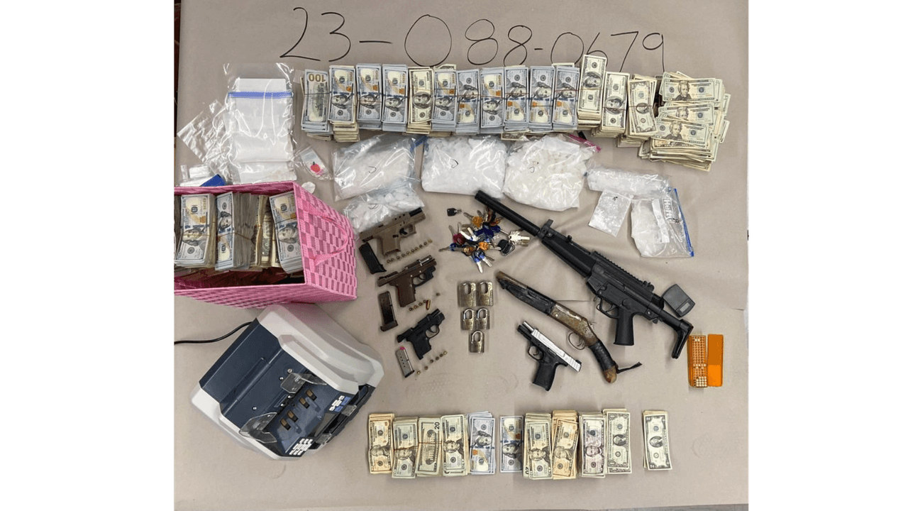 Durante la operación policial, las autoridades incautaron varios artículos ilegales en los establecimientos clandestinos de juego en San José.