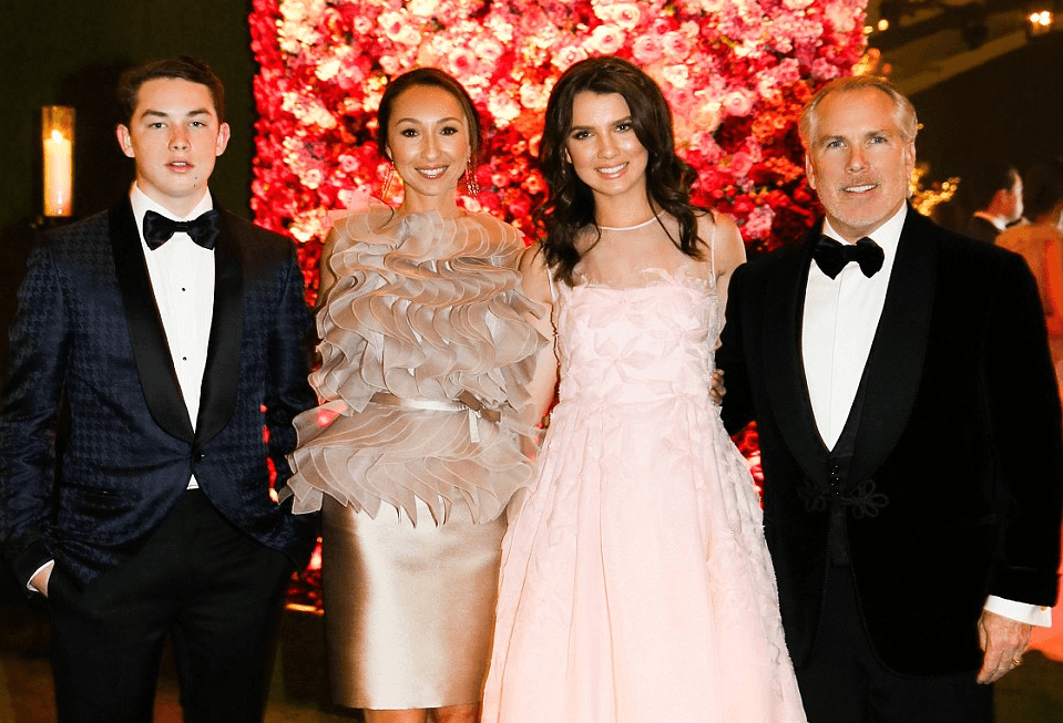 Para ese evento, el millonario gastó 6 millones de dólares y el vestido de Maya fue un diseñado exclusivo de Vera Wang.