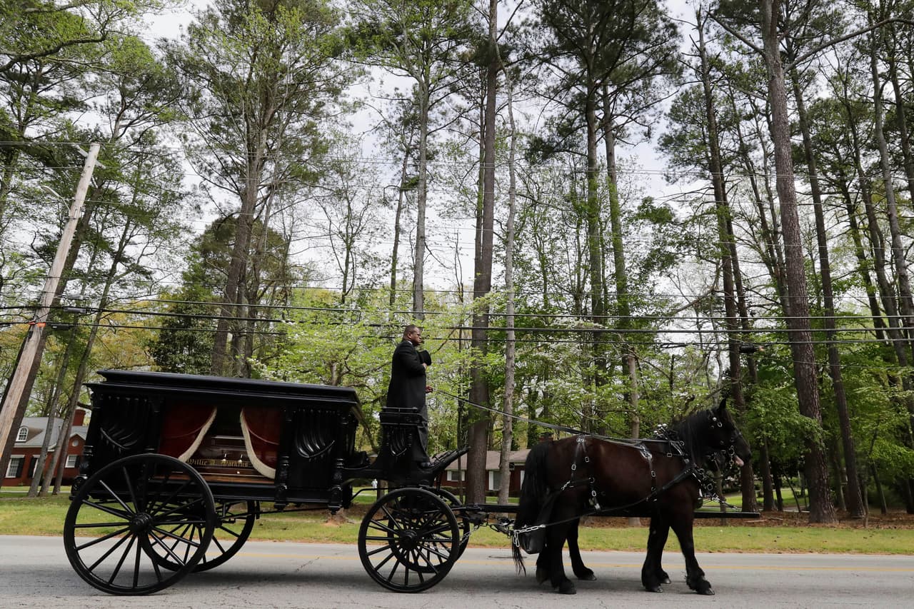 El reverendo Joseph E. Lowery murió el 27 de marzo en Atlanta por lo que su familia dijo que eran causas naturales no relacionadas con el nuevo coronavirus. Fue mejor conocido por ayudar a King a comenzar la Conferencia de Liderazgo Cristiano del Sur.