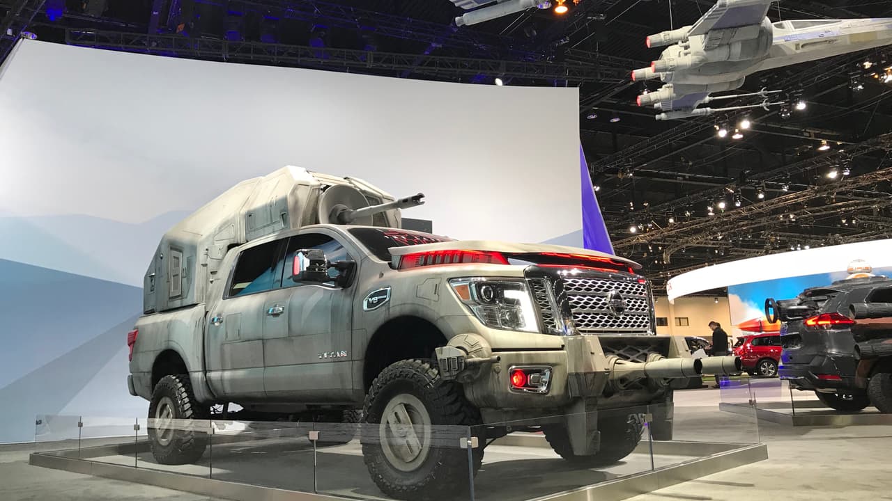 <h3 class="cms-h3-H3">Nissan Titan Star Wars </h3>
<br>
<br>Esta Titan 1500 luce lista para una batalla en la que jamás participará. Parte de la simbiosis promocional entre Nissan y Lucas Entertainment, el fabricante japonés siempre tiene algunos modelos que parecen salidos de una película de la famosa serie de Star Wars.