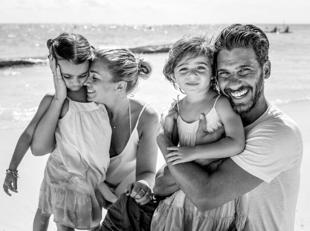 Penélope y Olivia son las 2 hijas de 
<b><a href="http://www.univision.com/temas/erick-elias">Erick Elías</a></b>, quienes desde el día uno de sus nacimientos se convirtieron en la prioridad del actor.