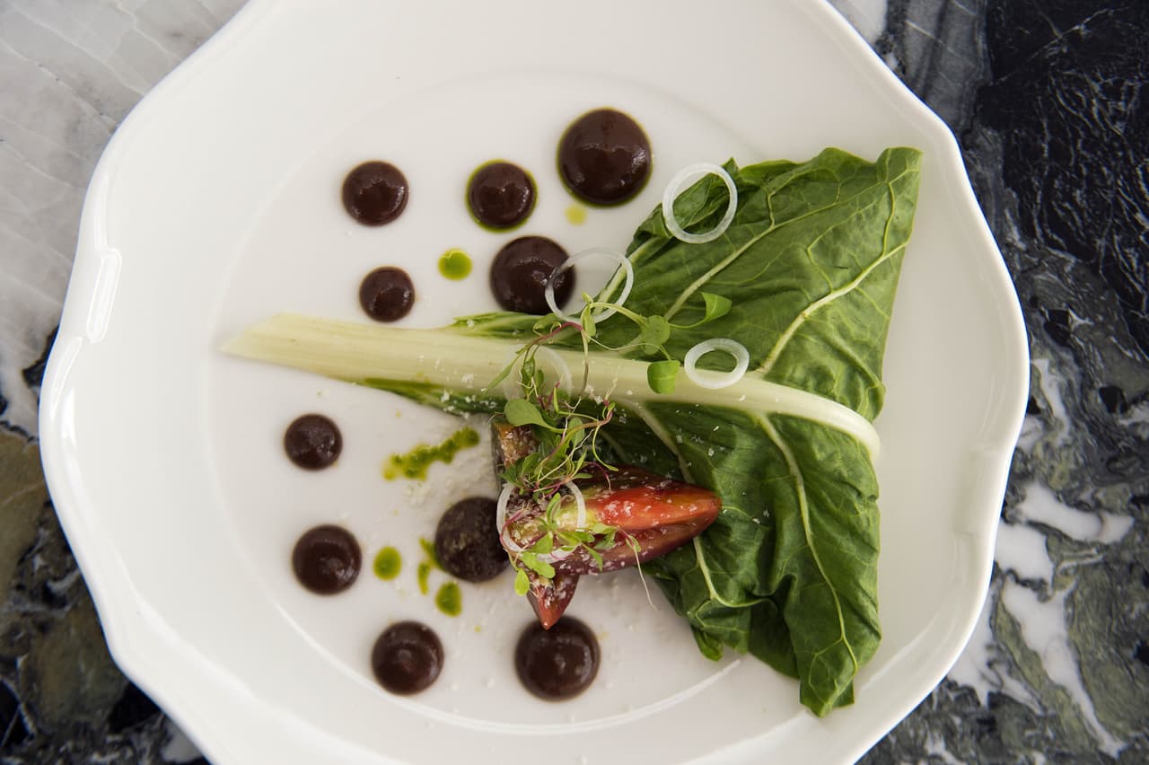 En la cena ella ingiere un poco de verduras, acompañadas con tostadas de pan integral y una porción de fruta.