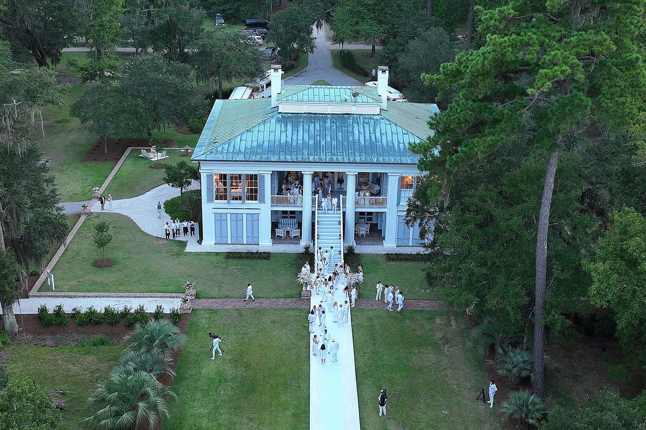 De acuerdo con reportes de la prensa, a la pareja los acompañaron sus respectivos hijos. 
<br>