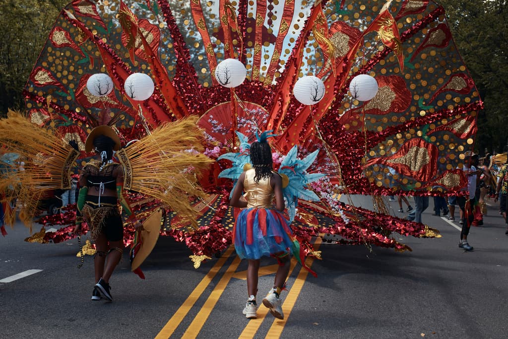 El senador Chuck Schumer fue uno de los varios políticos que participaron del desfile de este 2 de septiembre. Tras conocer sobre el tiroteo, agradeció a los oficiales que respondieron a la emergencia y recordó que toca seguir trabajando para eliminar la violencia armada.