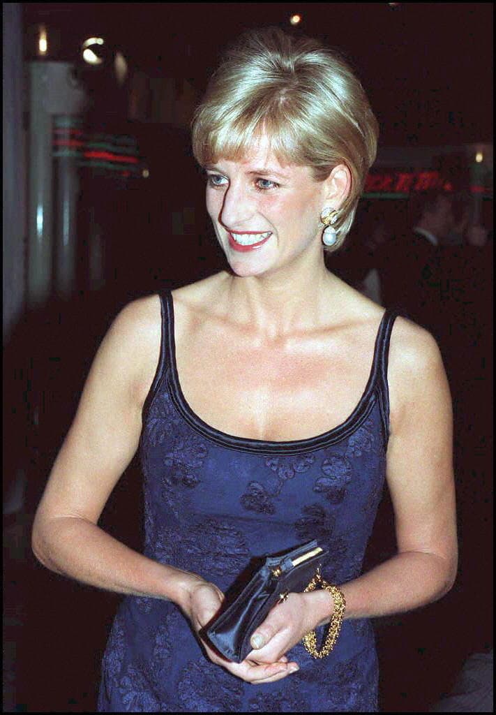 Diana, Princess of Wales, attending tonight's' premiere performance of Lord Attenborough's latest film 'In Love And War' at London's Empire in Leicester Square. The screening was in aid of the British Red Cross. / AFP PHOTO / EPA-PA / JOHN STILLWELL (Photo credit should read JOHN STILLWELL/AFP/Getty Images)