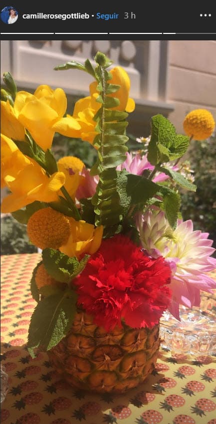 La joven de 20 años que es nieta de Grace Kelly, también mostró un arreglo floral que tiene como base una piña, algo que le da un toque veraniego a la celebración.
<br>