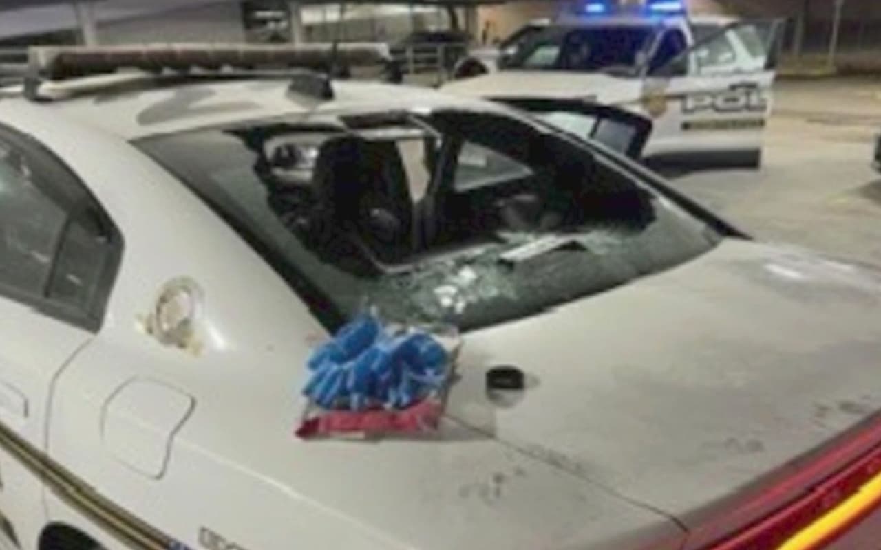 Encapuchados vandalizan patrullas en Montgomery tras toma de calles