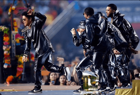 Sin duda, este chico refrendó por qué se convirtió en tan poco tiempo, en toda una estrella, a la altura de un Super Bowl, ya que ésta fue su segunda aparición.