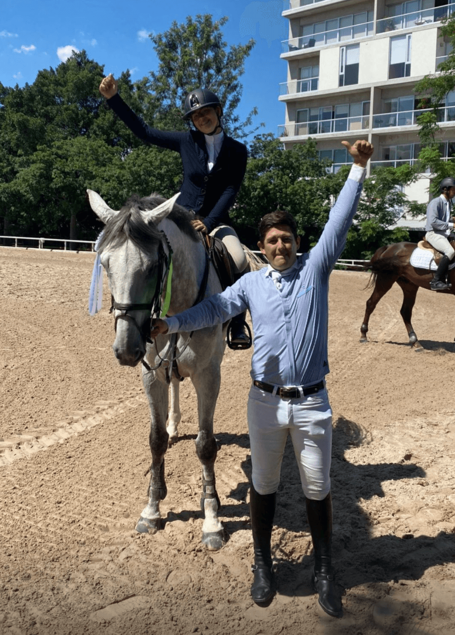 En redes también le va muy bien, en Instagram tiene más de 50,000 seguidores, una cifra que seguro muchos quisieran tener.