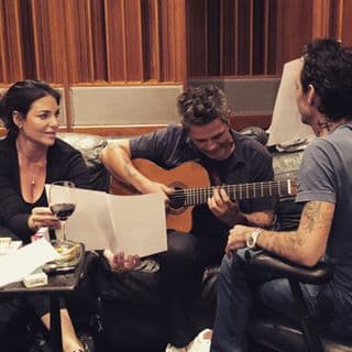 A pesar de tener su propia carrera, Mazzone siempre saca tiempo para apoyar a Sergio George en sus compromisos musicales o compartir con sus amistades. 
<br>
<br>