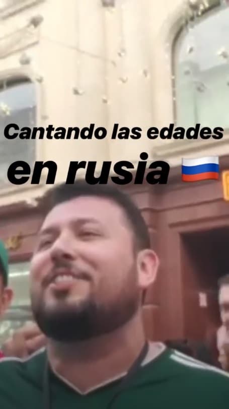 Incluso, Roberto Tapia se ha animado a cantar entre la gente alguno de sus éxitos musicales.