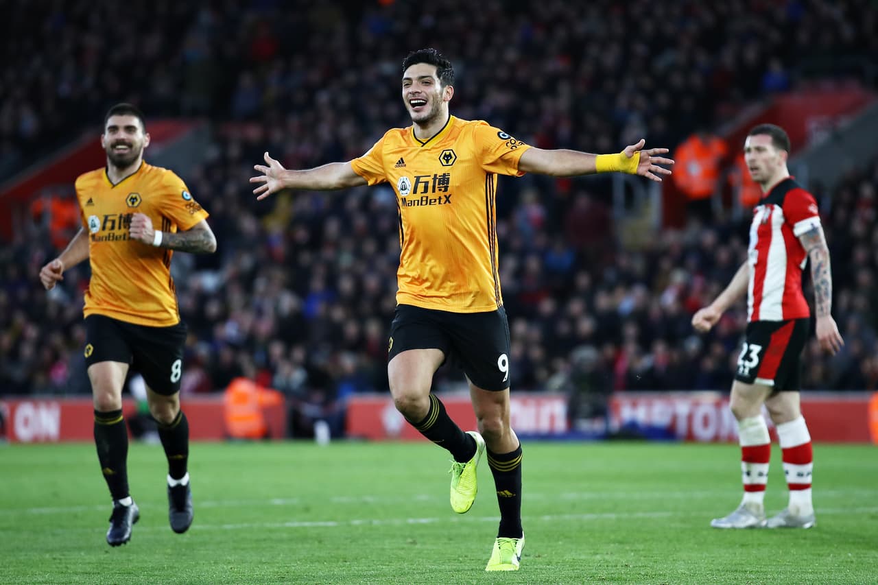SOUTHAMPTON, ENGLAND - JANUARY 18: Raul Jimenez of Wolverhampton Wanderers celebrates scoring his sides third goal during the Premier League match between Southampton FC and Wolverhampton Wanderers at St Mary's Stadium on January 18, 2020 in Southampton, United Kingdom. (Photo by Bryn Lennon/Getty Images)