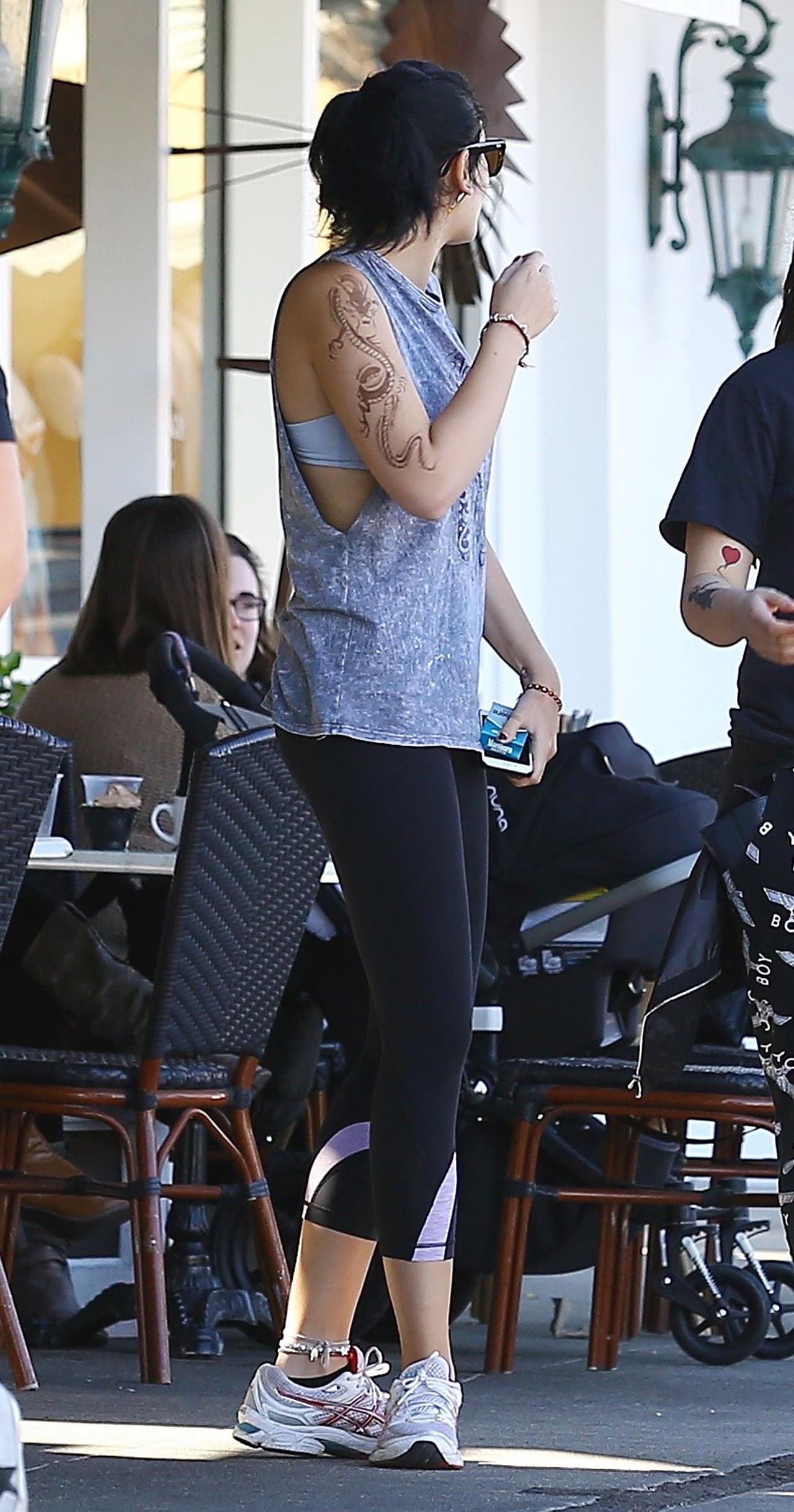 Y de inmediato, comentó como si nada, que está yendo a reuniones de AA.