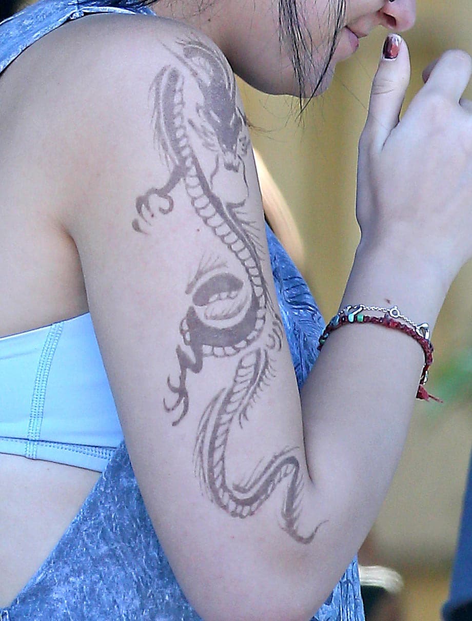 Mira su reciente tatuaje.