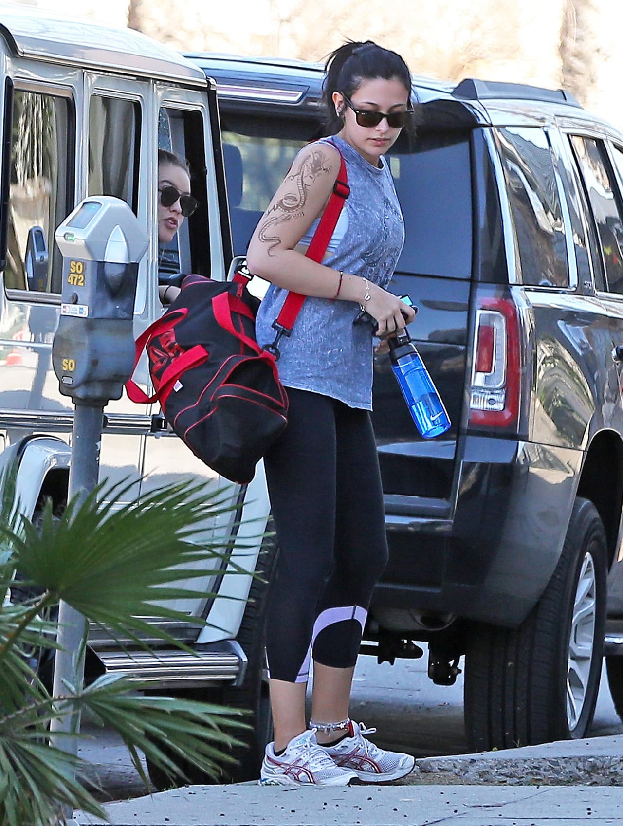 Y en su respuesta, donde se notaba con evidente mal humor, comenzó a defender su integridad.