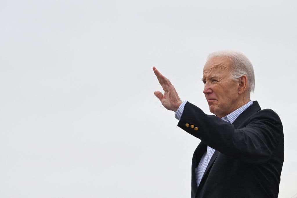 El presidente Joe Biden llega al Aeropuerto Internacional Brownsville South Padre Island, Texas, el 29 de febrero de 2024. Biden está en Brownsville para visitar la frontera entre Estados Unidos y México y reunirse con agentes federales de la Patrulla Fronteriza.