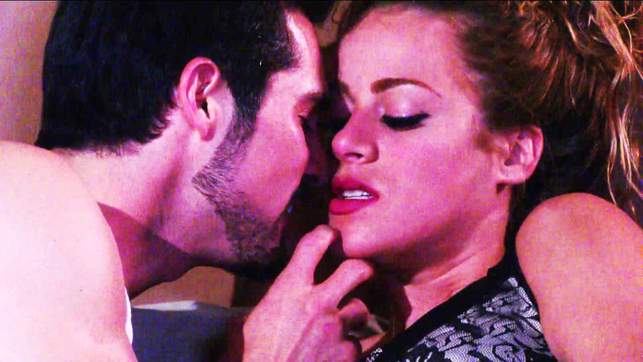 ¡Ahhh! Pero también con Pedro tuvo sus momentos candentes, aunque ella lo engañó haciéndole creer que era Fiorella. ¡Sí, Pedro no veía nada! ¿Lo recuerdas?