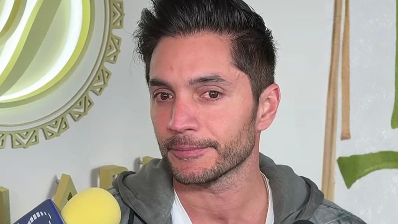 Daniel Elbittar llora al hablar de su familia y la tragedia en Venezuela
