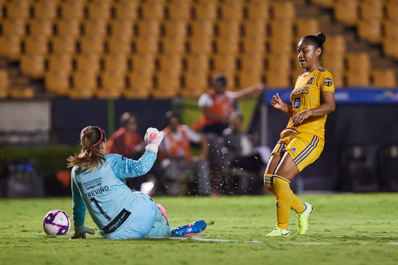 Tigres 4-0 Necaxa. Las universitarias se mantienen en la tercera posición con 28 puntos y un partido menos.