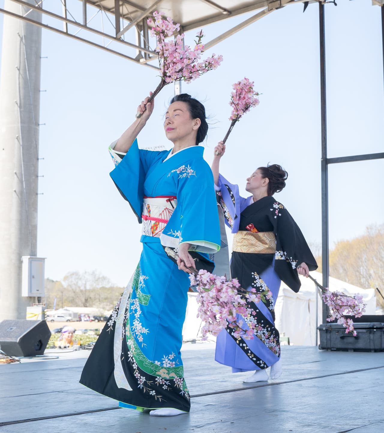 <b>Conyers Cherry Blossom Festival</b>
<br>
<b>Fechas</b>: 23 y 24 de marzo
<br>
<b>Lugar</b>: Georgia International Horse Park. 1996 Centennial Olympic Pkwy NE. Conyers, GA
<br>
<b>Sitio web</b>: 
<a href="https://www.georgiahorsepark.com/p/calendar-of-events/conyers-cherry-blossom-festival">https://www.georgiahorsepark.com/p/calendar-of-events/conyers-cherry-blossom-festival</a> 
<br>
<br>Puede que no sea el evento centrado en los cerezos en flor más grande del estado, pero aún así está lleno de diversión rosa para todos. Los visitantes podrán disfrutar de una experiencia multicultural en el Conyers Cherry Blossom Festival, que cuenta con puestos de arte y artesanía, actividades para niños y áreas de comidas.