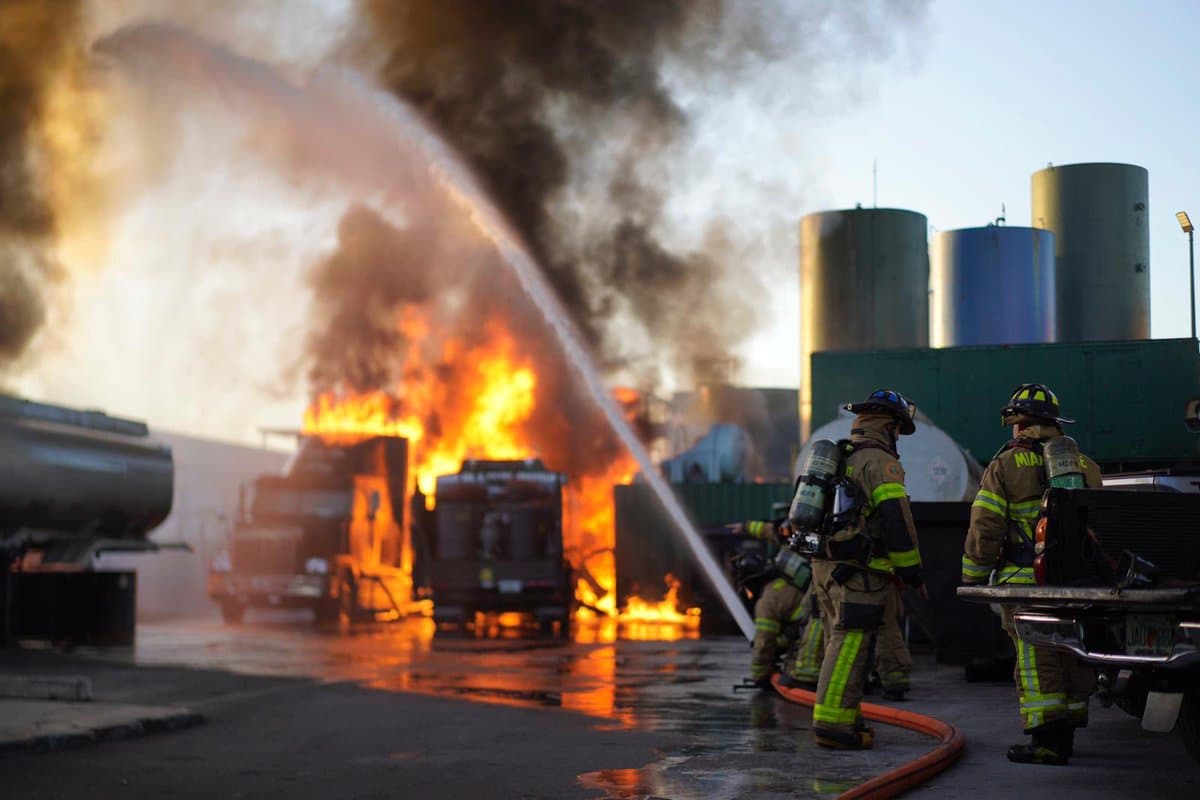 Las autoridades continúan investigando que ocasionó el incendio.