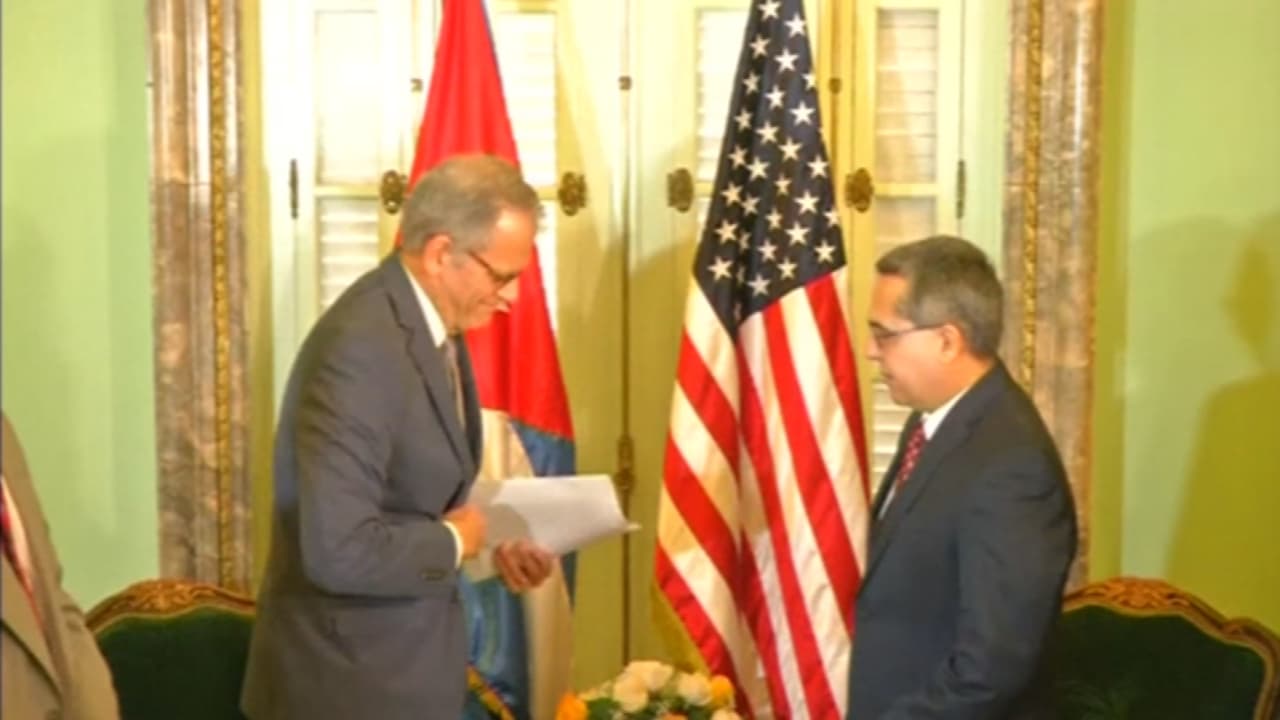 Políticos locales reaccionan a la reapertura de embajadas