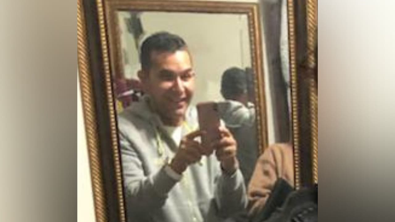 Ante los rechazos, un día 
<b>la llevó engañada a un hotel, donde ocurrieron los abusos sexuales.</b> El calvario comenzó en 2015 y se extendió durante tres años. Aunque Karen se alejó de la iglesia en 2020, no fue sino hasta hace un mes que decidió denunciar.
<br>