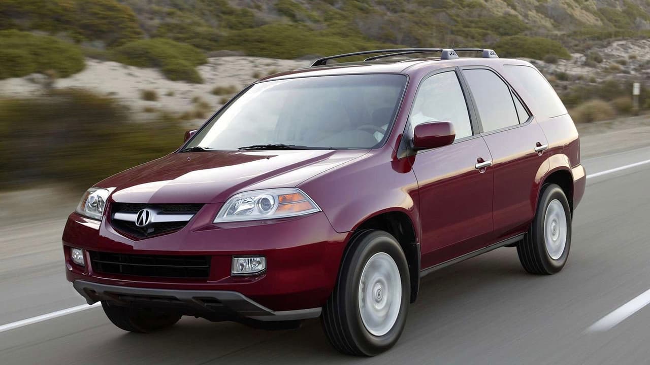 <h3 class="cms-h3-H3">13. Acura MDX</h3>
<br>El 11.4% de los dueños de la SUV mediana de Acura la mantiene en sus manos por más de 15 años, lo que representa 1.5 veces más que el promedio de personas que mantiene sus autos nuevos por más de 15 años.
<br>En la imagen vemos una Acura MDX 2005.