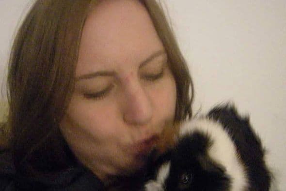 Aunque falleció en Diciembre, Mirja aún recuerda y ama a su pequeña Paula, su conejillo de indias. Ella asegura que era tan cariñosa y apegada a ella como si fuese una perra.