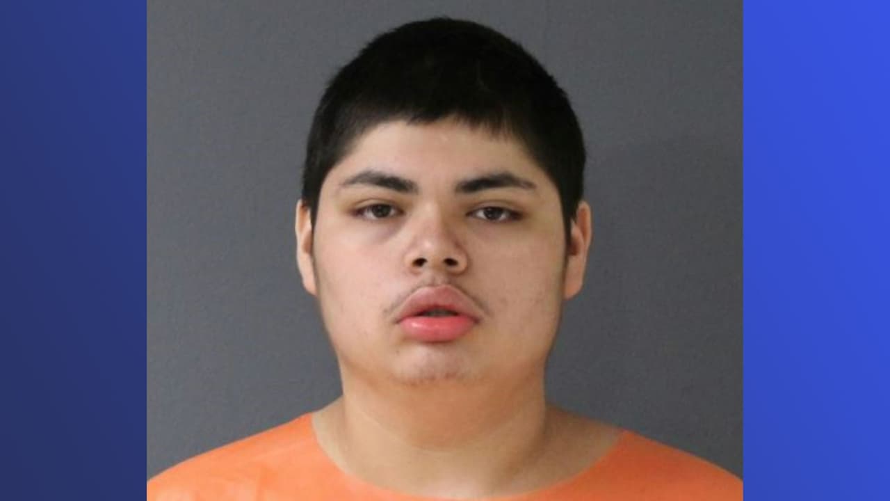 Acusan a joven de matar a golpes a un hombre en un hogar grupal en DeSoto 