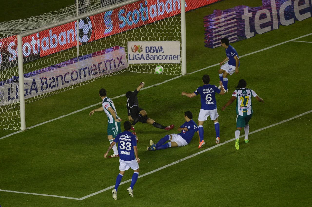 En el Clausura 2014, la Máquina quedó de líder general y aún así cayó ante el octavo lugar (León). Los celestes eran comandados por Luis Fernando Tena.