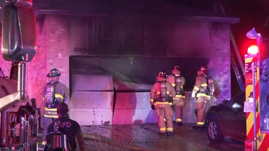 Mueren 3 niños y dos mujeres en incendio que arrasó con una vivienda en San Antonio
