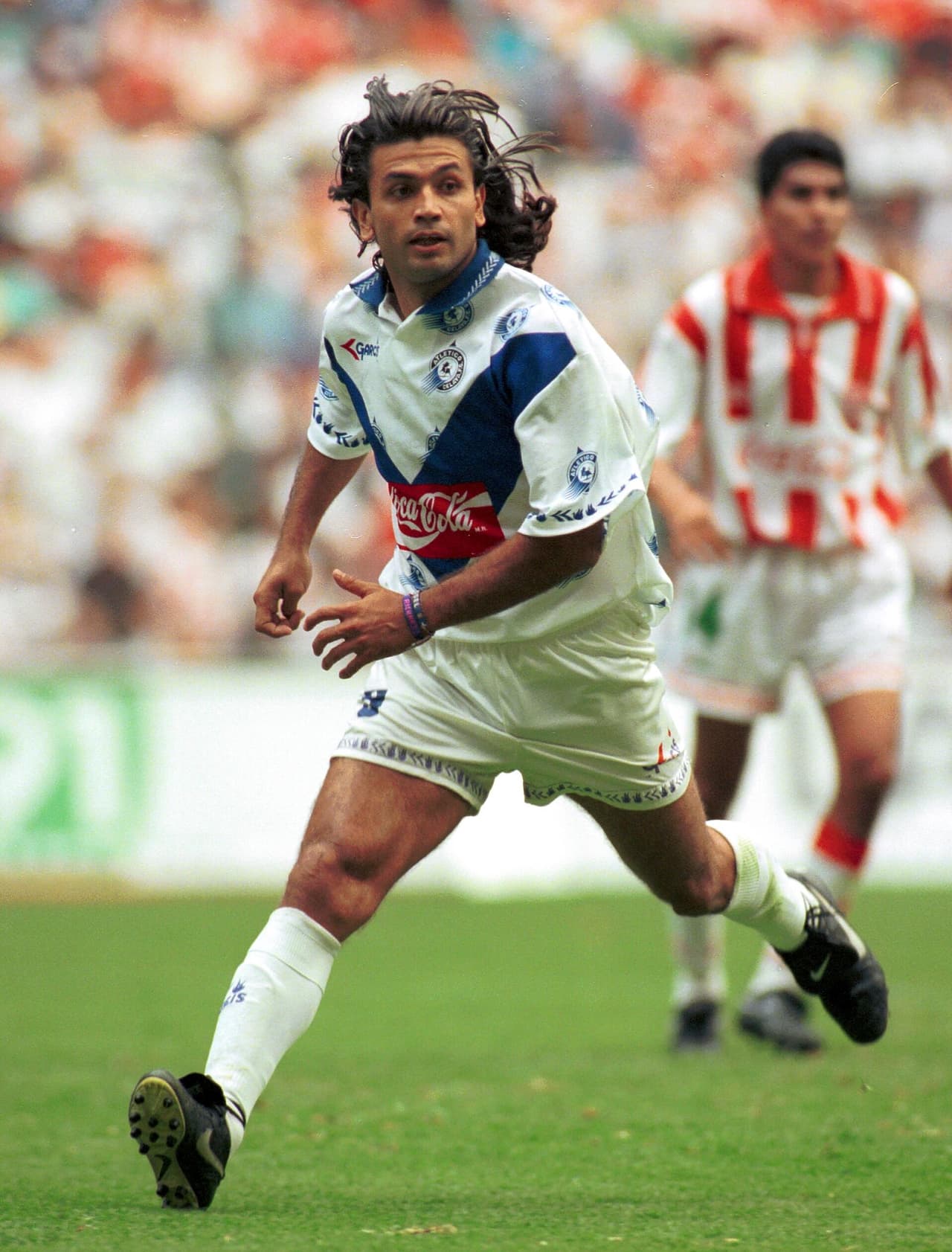 Los Toros también contaban con el romperredes chileno Richard Zambrano.