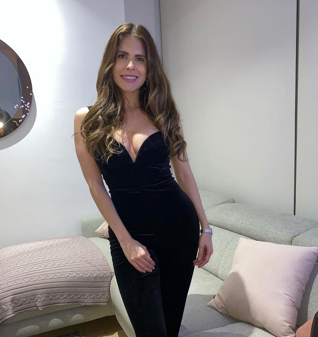 Hasta el momento la actriz amante del 'fitness' y de los viajes, según apuntan sus redes sociales, no ha confirmado el romance, sin embargo, desde principios de julio comenzaron las especulaciones de su relación.