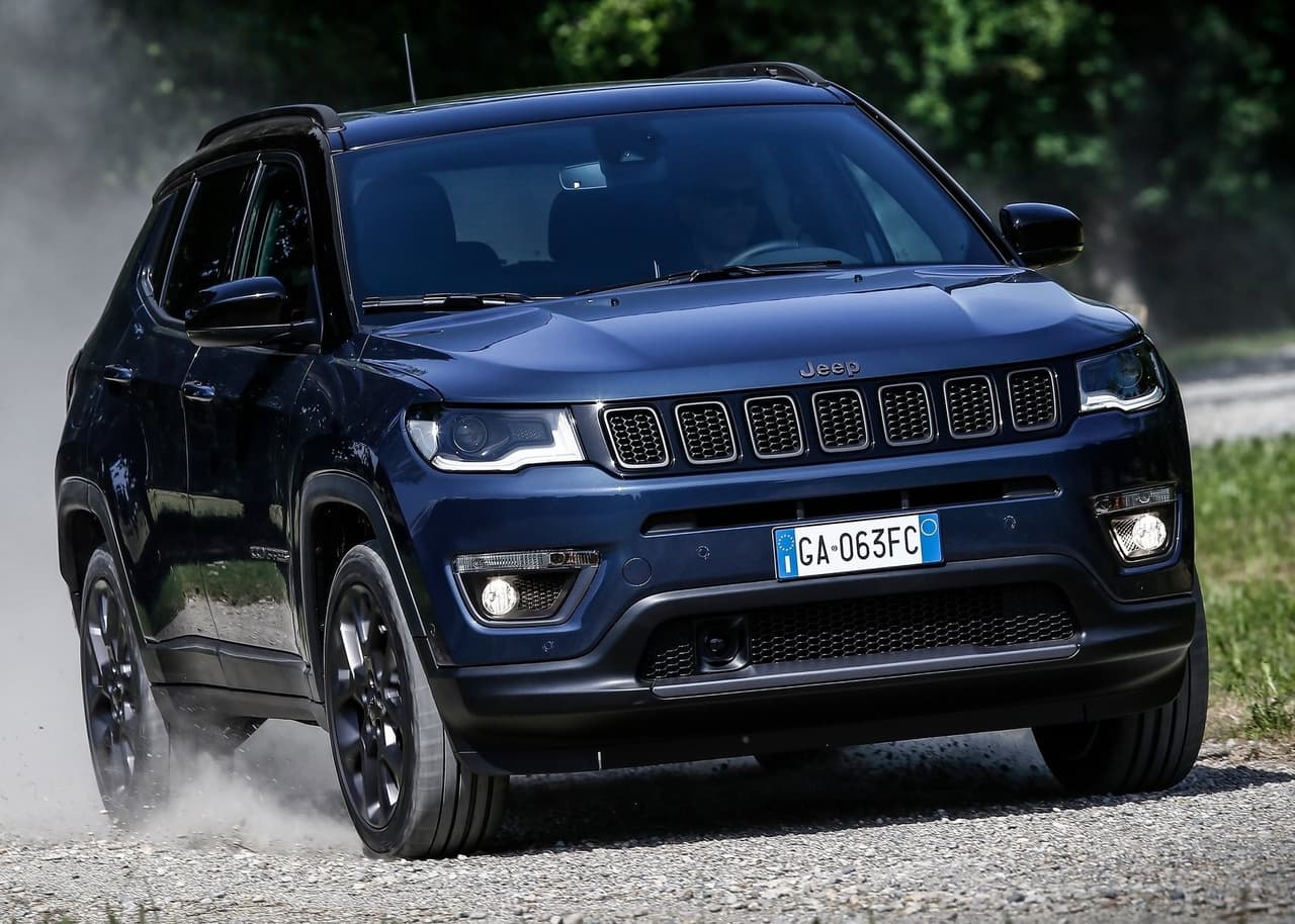 <h3 class="cms-H3-H3"><b>Jeep Compass </b></h3>
<br>
<br>
<b>Puntuación:</b> 21/100
<br>
<br>Según Consumer Reports, los dueños de la 
<b>Jeep Compass</b> reportaron problemas con la transmisión, el sistema de tracción, la electrónica de la camioneta y problemas menores en el motor.
<br>