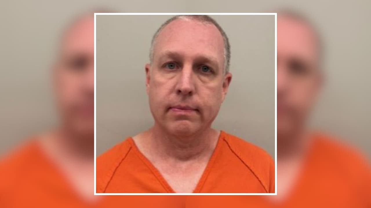 Arrestan a un empleado del FBI en Texas acusado de posesión de videos de abuso sexual infantil