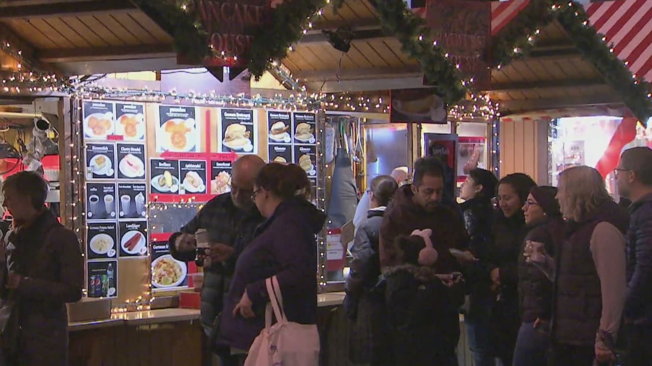 No te pierdas los platillos especiales del mercado navideño Christkindlmarket en el centro de Chicago