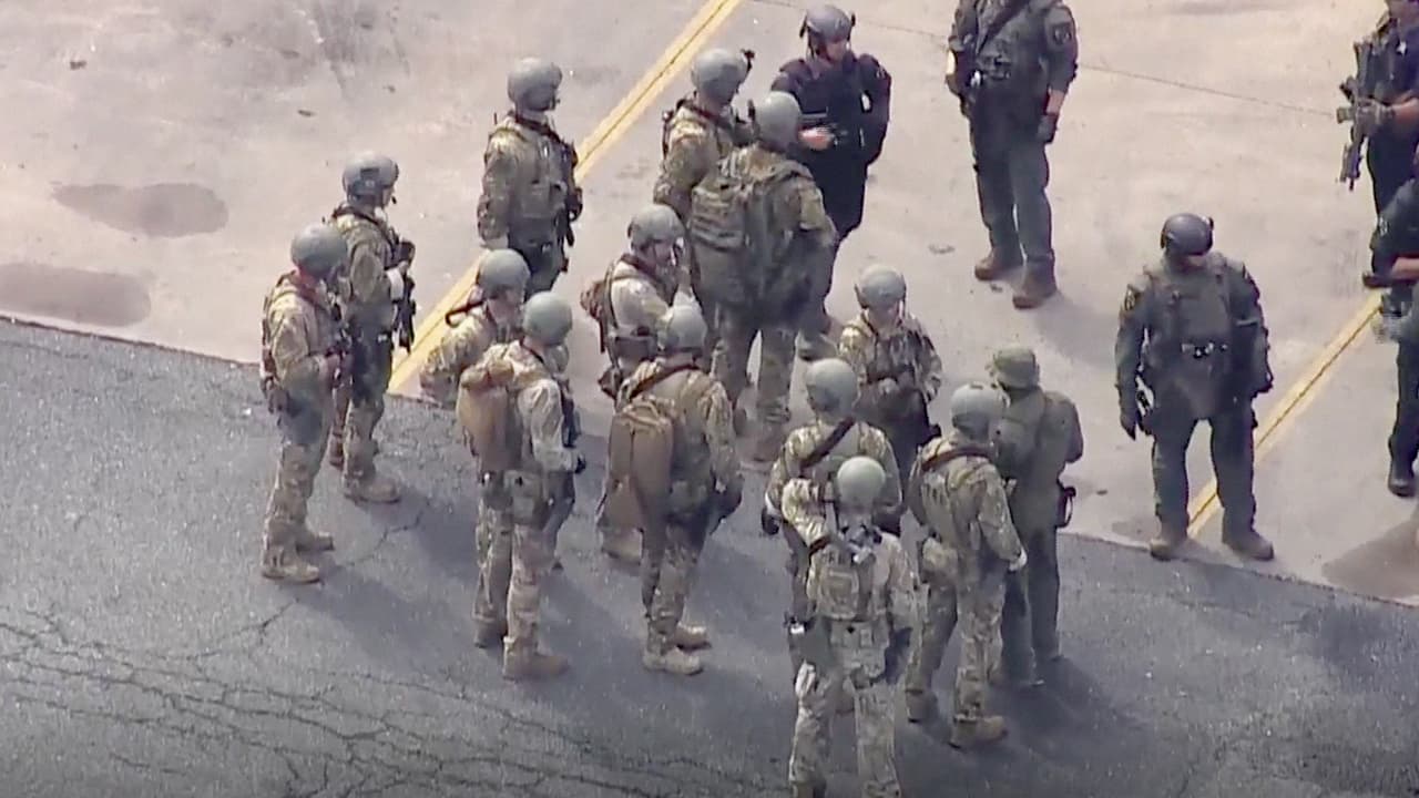 La mujer solo utilizó un arma de fuego. Al menos cinco personas fueron alcanzadas por las balas y cuatro perdieron la vida, incluyendo la atacante.