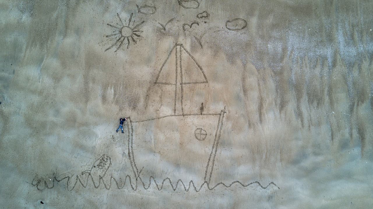 Ugo el marinero. Padre e hijo se divierten una mañana ilustrando escenas fantásticas en la arena. Finalista - categoría Creatividad.