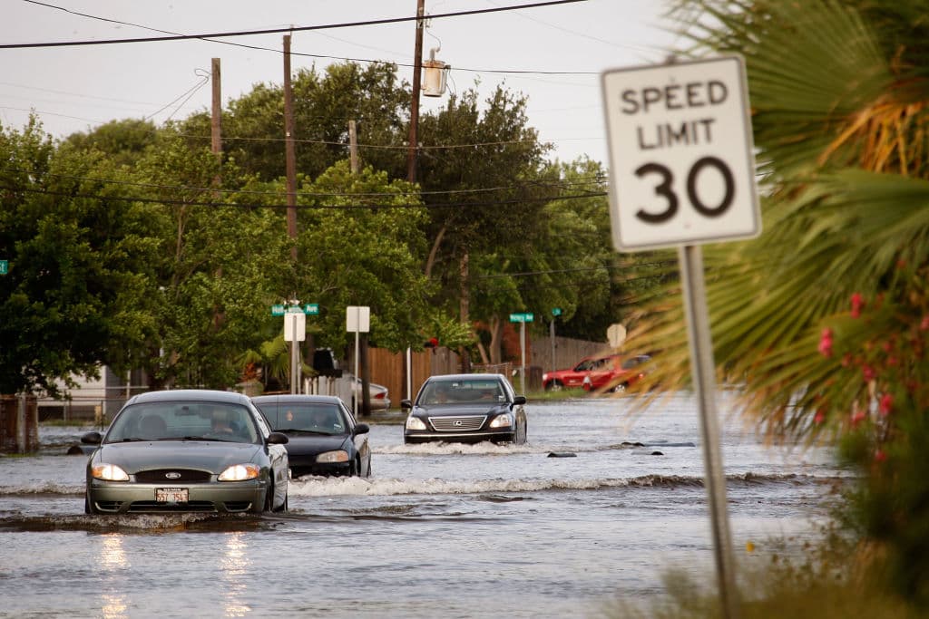 <b>Huracán Ike, 2008.</b> Cayeron más de 4 pies (1.2 metros) de lluvia sobre Houston, dañando miles de autos y viviendas. Ike causó más de 100 muertes, muchas por inundaciones.