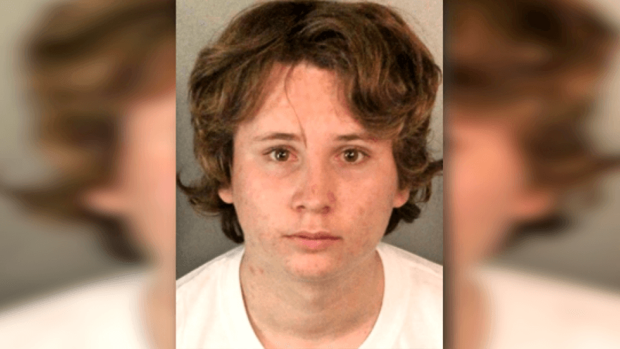 Una madre delata a su hijo de 18 años por supuesto abuso sexual de más de 50 niños