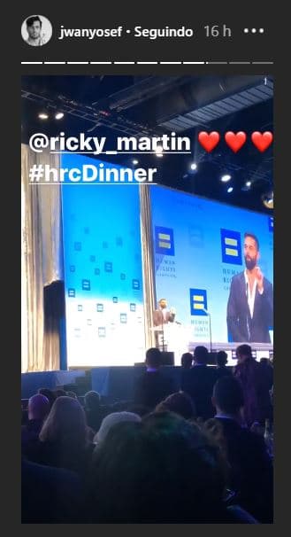 La noticia se escuchó primero durante la cena nacional de la Campaña de Derechos Humanos realizada en Washington D.C., donde el intérprete de 47 años fue condecorado con el Premio Visibilidad por parte de 
<b><a href="https://www.hrc.org/" target="_blank">Human Rights Campaign</a></b>.